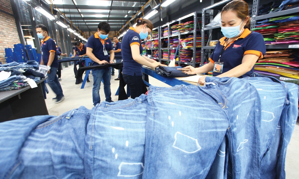 Dịch Covid-19 trên thế giới khiến cho doanh thu xuất của ngành dệt may khẩu sụt giảm.
