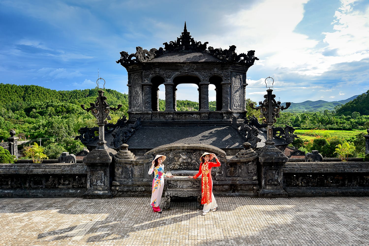 Huế sẽ áp dụng hệ thống vé điện tử cho các loại hình tham quan, du lịch.