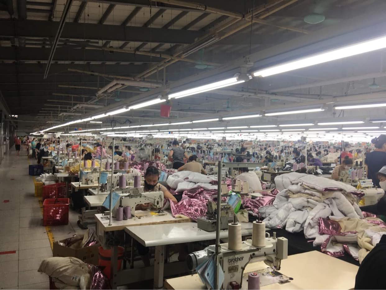 Mỗi xưởng may cả nghìn công nhân, cần có biện pháp giãn cách.