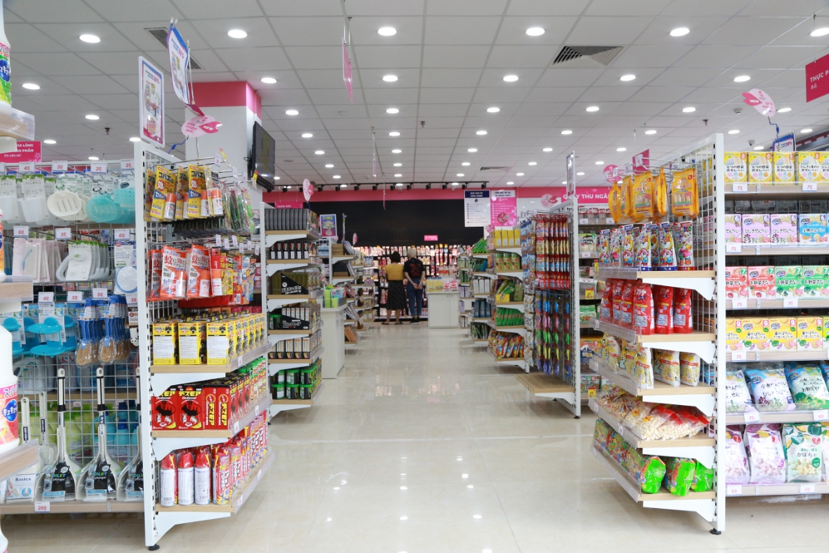 Kh&ocirc;ng gian mua sắm l&ecirc;n tới 10.000 m&atilde; sản phẩm nội địa Nhật.