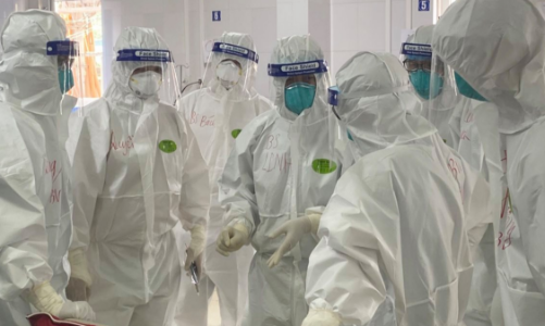 Theo chân bác sỹ Bệnh viện Chợ Rẫy tại tâm dịch Bắc Giang