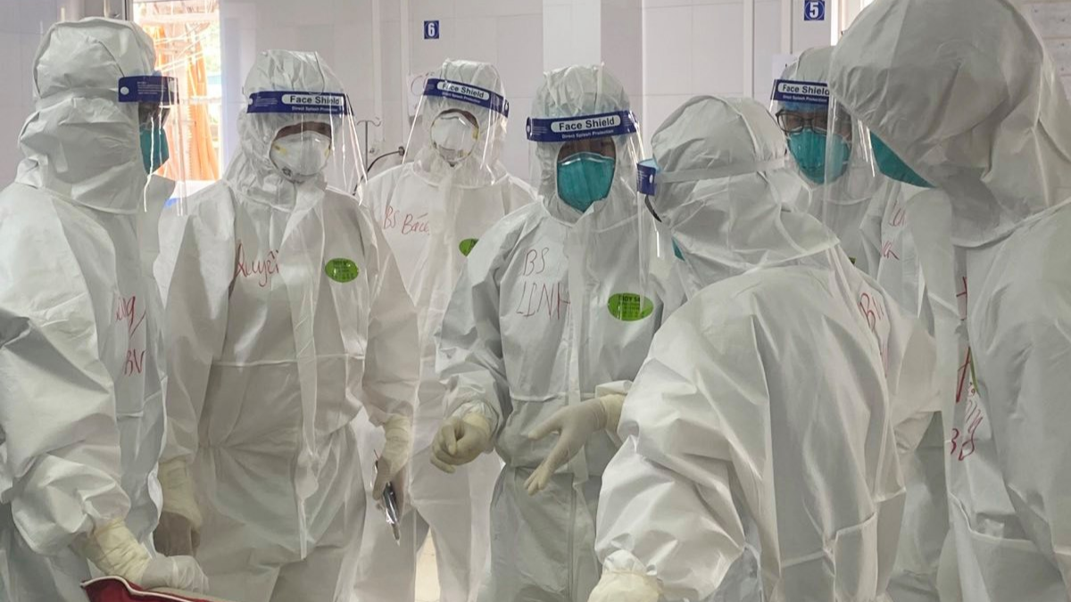 Cả nước đang tập trung tổng lực cho Bắc Giang, trong đó có sự chi viện từ BV Bạch Mai, BV Bệnh Nhiệt đới Trung ương…. Ảnh: Bệnh viện Chợ Rẫy cung cấp.