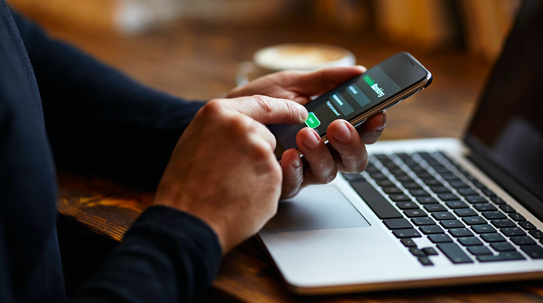 Việt Nam cũng đã phê duyệt chiến lược tài chính toàn diện với mục tiêu cuối năm 2025 có ít nhất 80% người trưởng thành có tài khoản giao dịch tại ngân hàng - Ảnh minh họa.