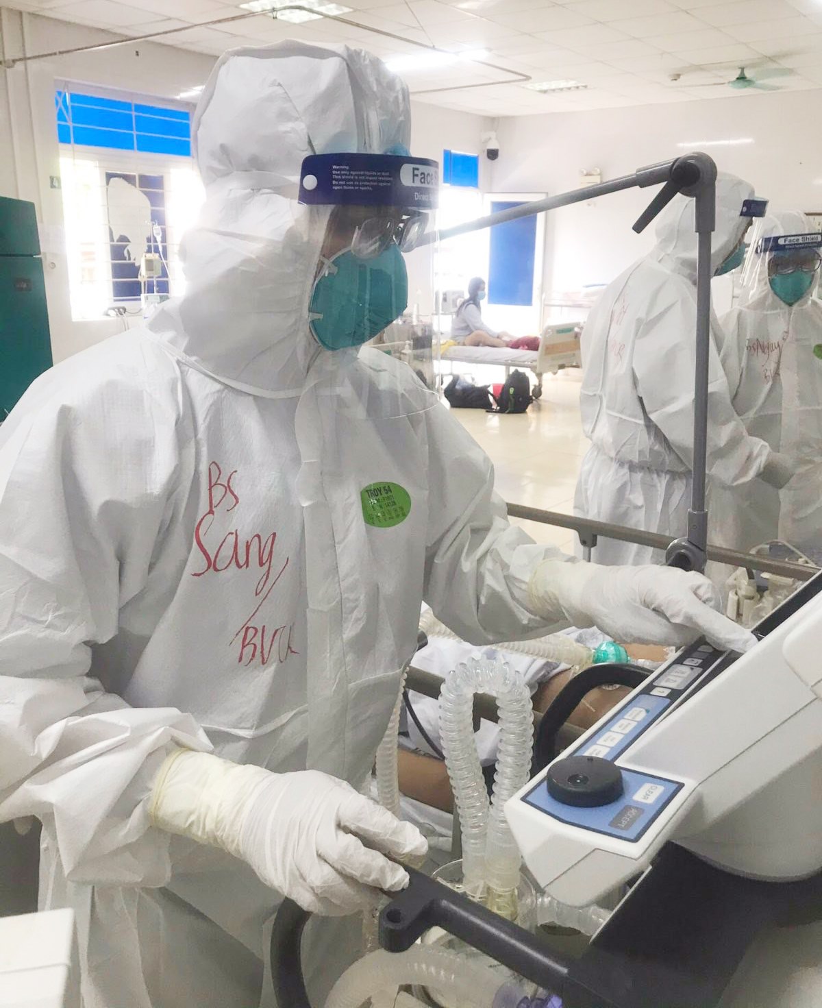 Ti&ecirc;n lượng trong những ng&agrave;y tiếp theo con số bệnh nh&acirc;n nặng, phải thở m&aacute;y sẽ tiếp tục gia tăng.