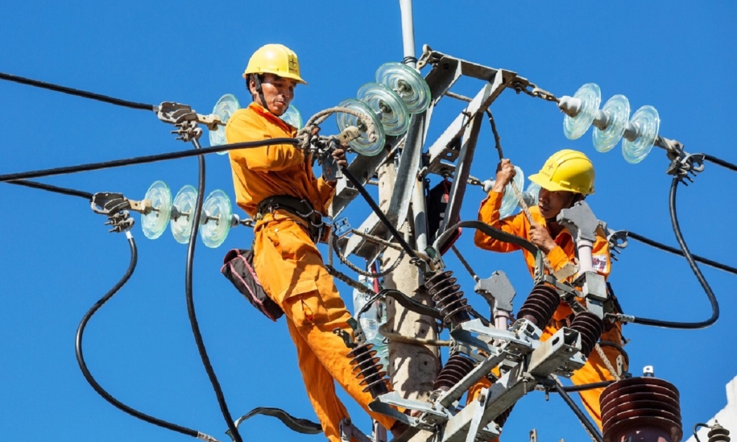 EVNHanoi bố trí hàng nghìn ca trực 24/24 để kịp thời xử lý các sự cố về điện trên địa bàn thành phố.