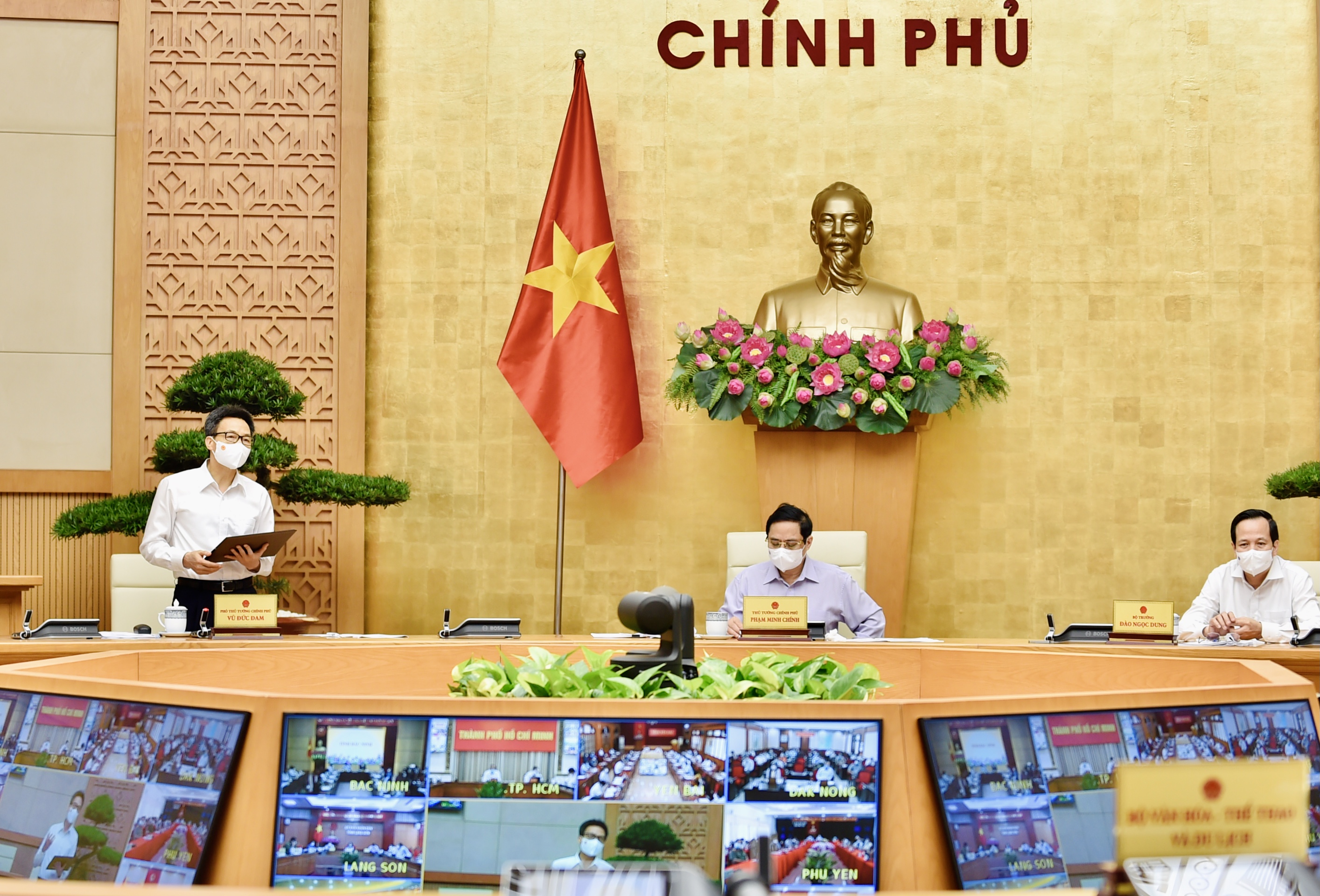 Phó Thủ tướng Vũ Đức Đam phát  biểu  tại  cuộc  họp  sáng  nay. Ảnh: VGP