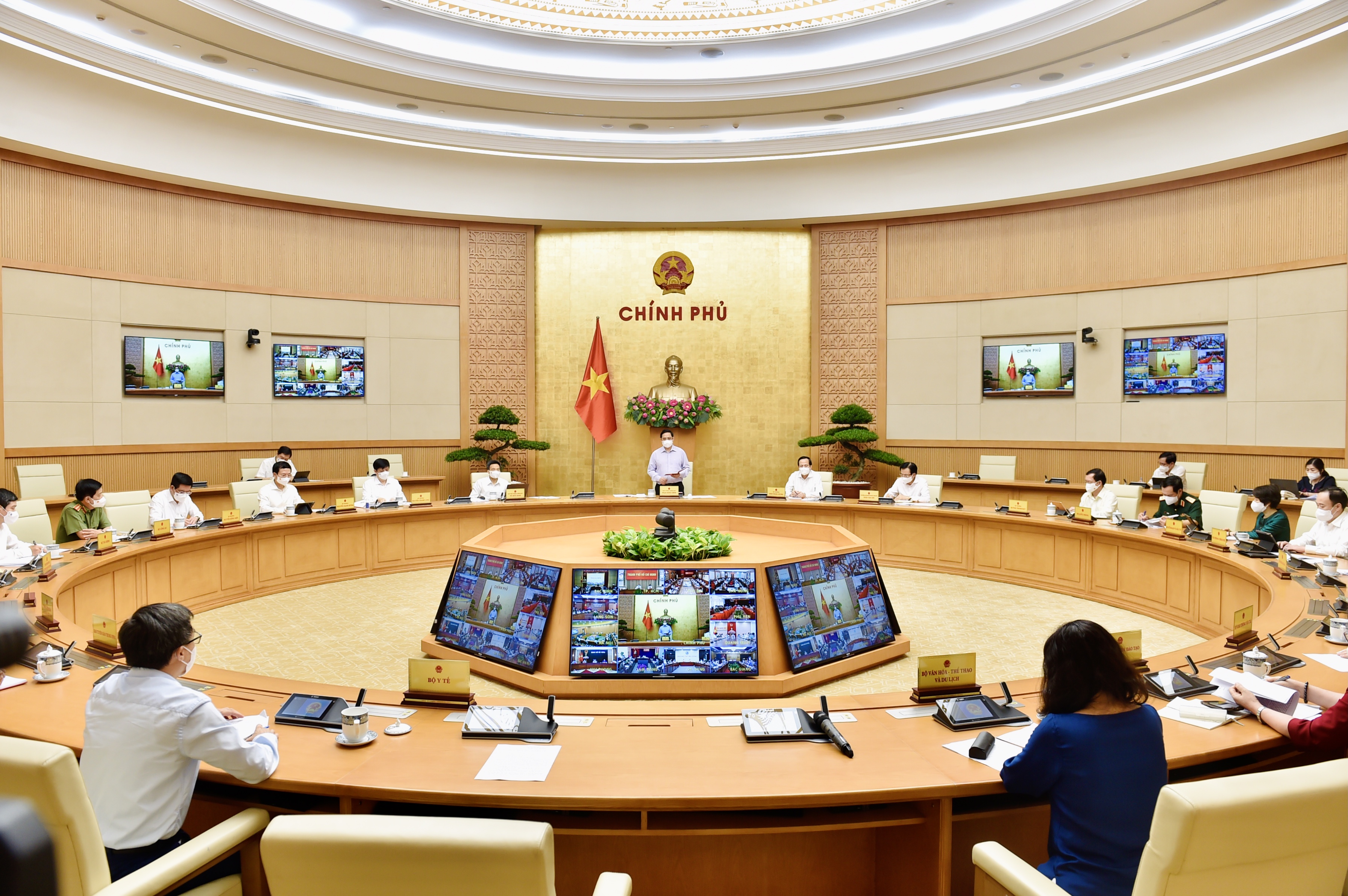 To&agrave;n cảnh cuộc họp. Ảnh - VGP.&nbsp;