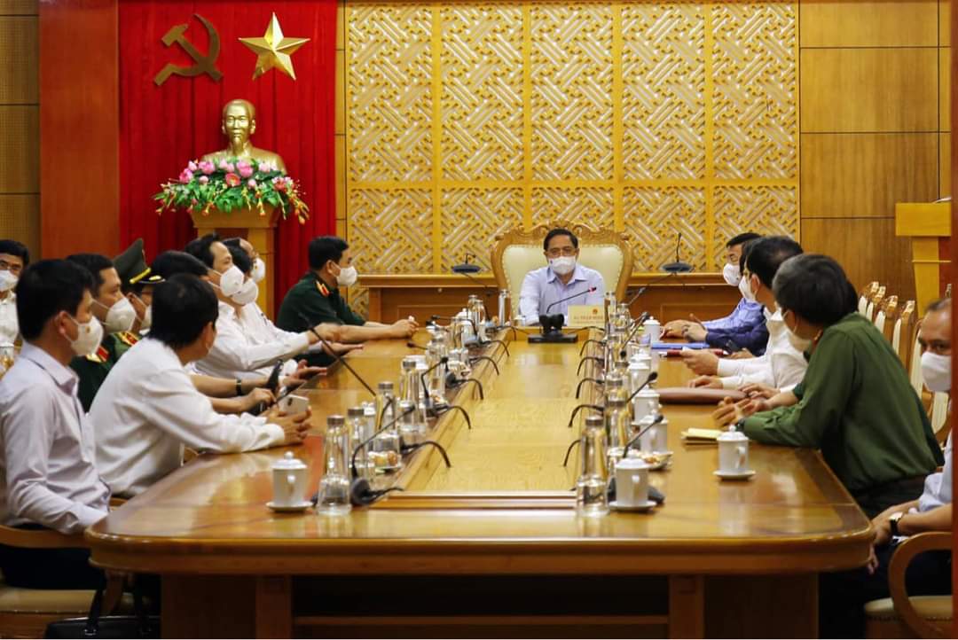 Thủ tướng Phạm Minh Chính cùng Phó Thủ tướng Lê Văn Thành và lãnh đạo các bộ, ngành đã đến Bắc Giang, trực tiếp nghe địa phương báo cáo tình hình vào chiều ngày 29/5. 