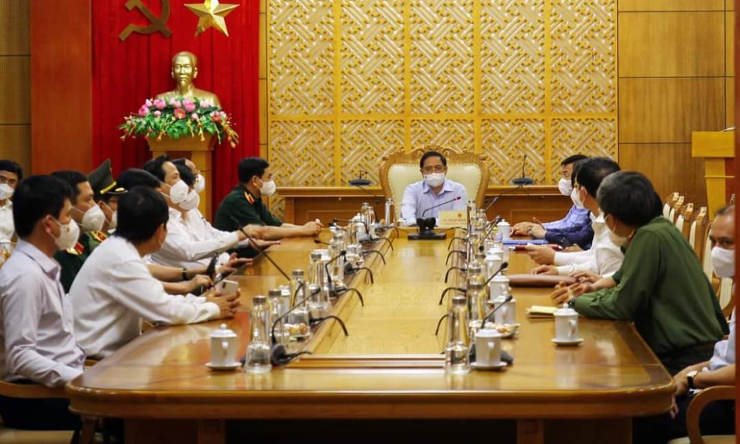 Thủ tướng Phạm Minh Chính cùng Phó Thủ tướng Lê Văn Thành và lãnh đạo các bộ, ngành đã đến Bắc Giang, trực tiếp nghe địa phương báo cáo tình hình vào chiều ngày 29/5.