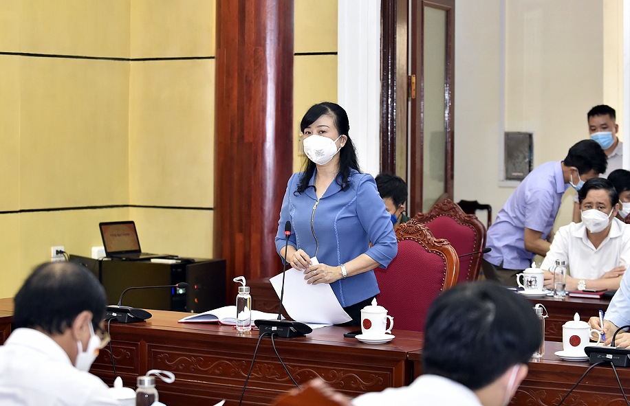 Bí thư Tỉnh ủy Bắc Ninh Đào Hồng Lan báo cáo Thủ tướng Chính phủ - Ảnh: VGP