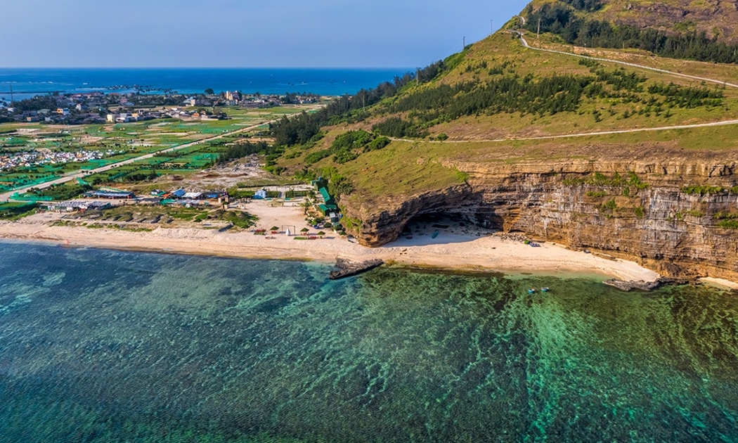 Đề xuất đầu tư sân bay quốc tế công suất 3 triệu hành khách/năm tại đảo Lý Sơn.