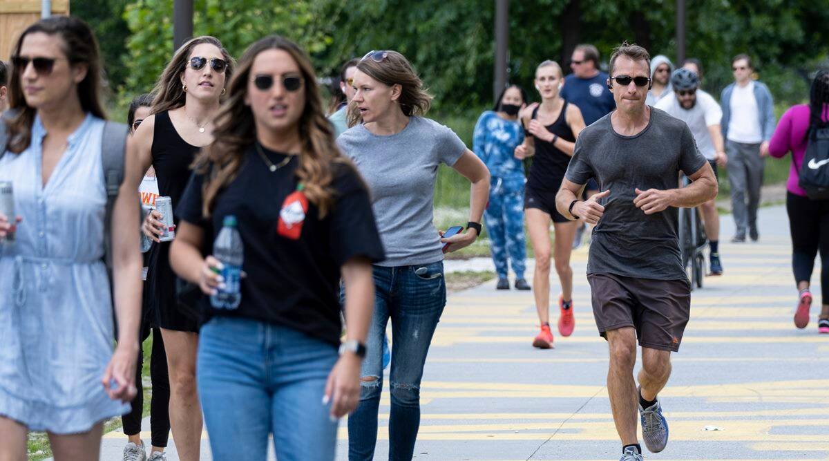 Nền kinh tế Mỹ đang mở cửa trở lại nhờ tiêm chủng thần tốc - ẢNh: Reuters.