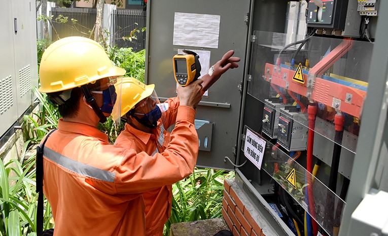 Nhiệt độ tăng cao làm nhiều thiết bị điện liên tục vận hành đầy tải