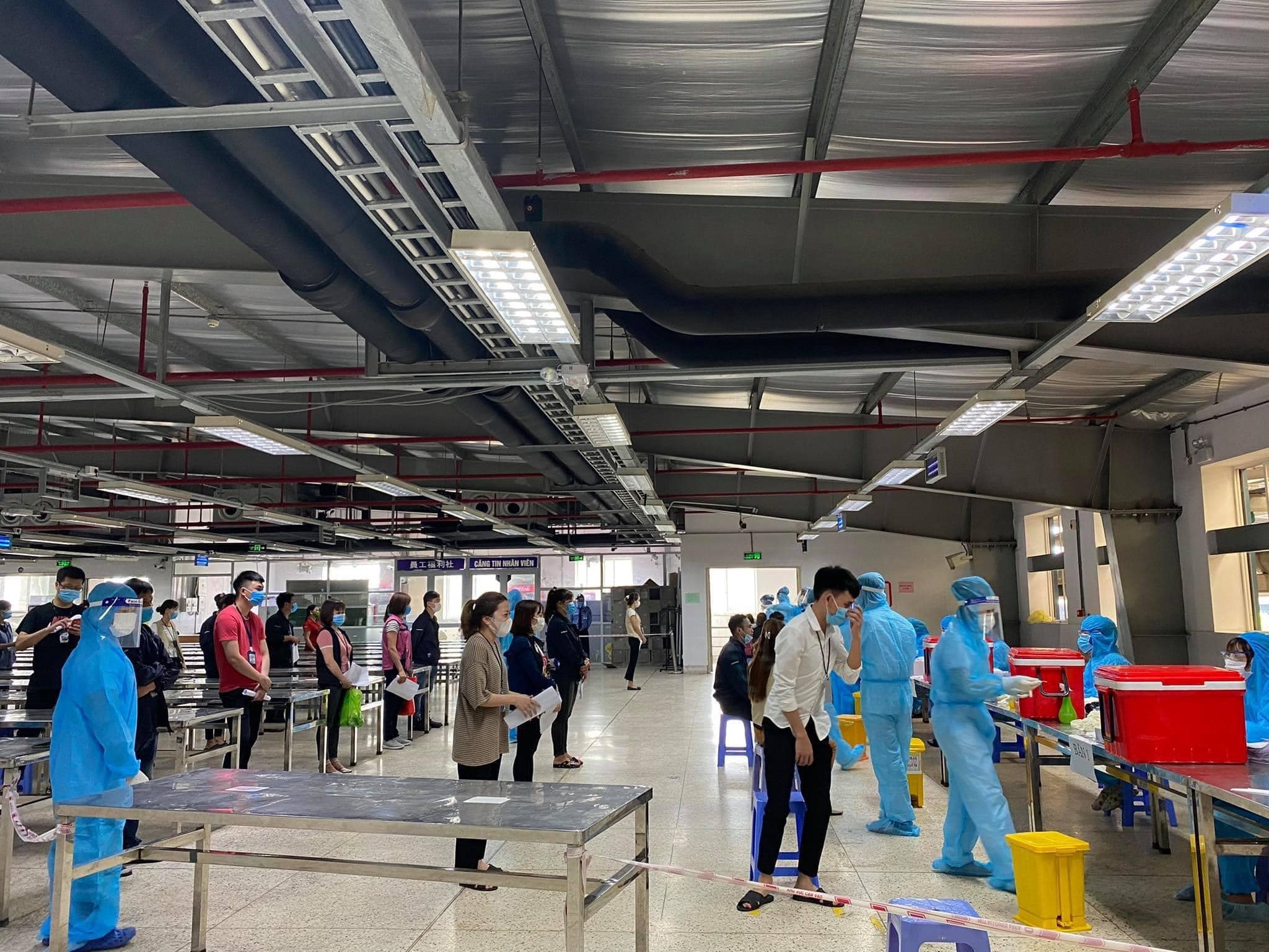 Đợt dịch Covid-19 thứ 4 khiến nhiều lao động trong các khu công nghiệp bị ảnh hưởng. Ảnh: Đình Anh. 