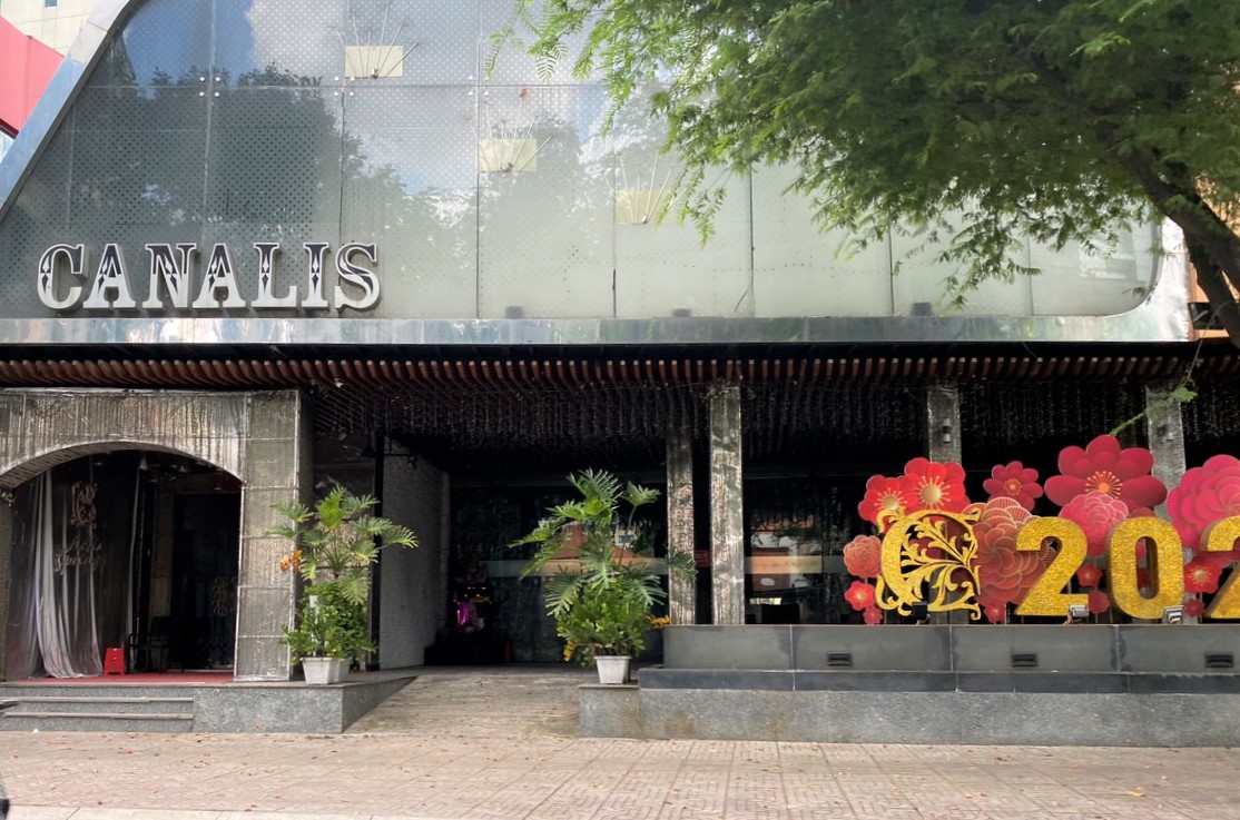 Một nh&agrave; h&agrave;ng lớn ở trung t&acirc;m TP.HCM cũng đ&oacute;ng cửa theo quy định.