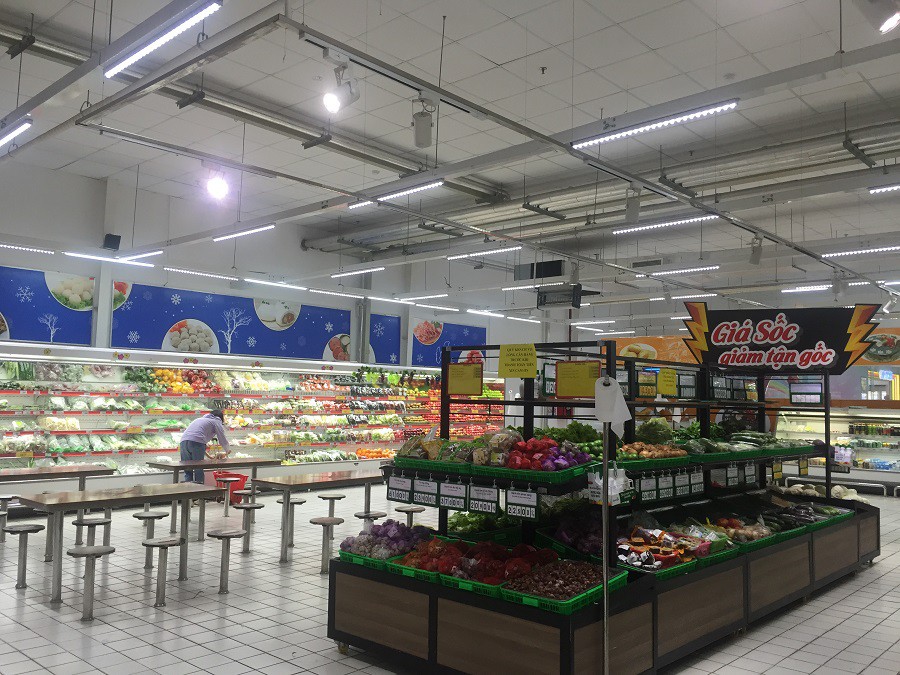 Siêu thị ngày giãn cách đầu tiên vắng vẻ