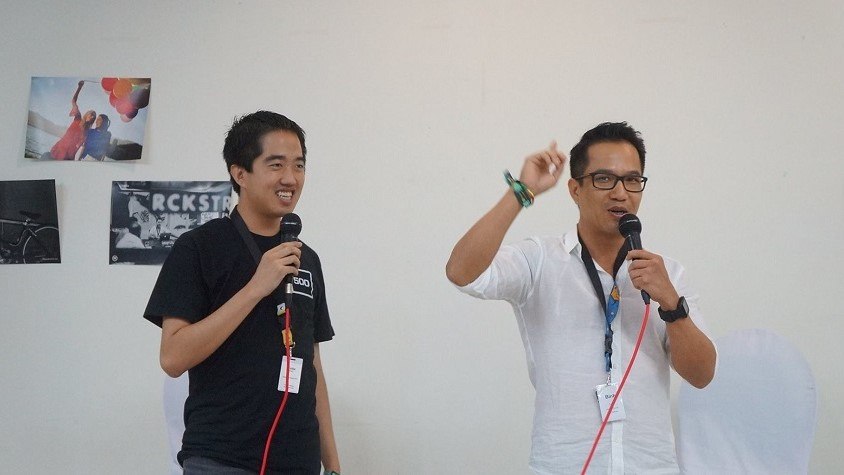 Eddie Thai (trái) và Bình Trần - Ảnh: 500 Startups