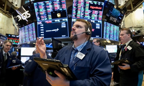 S&P 500 trượt dốc dù cổ phiếu năng lượng, tài chính bùng nổ