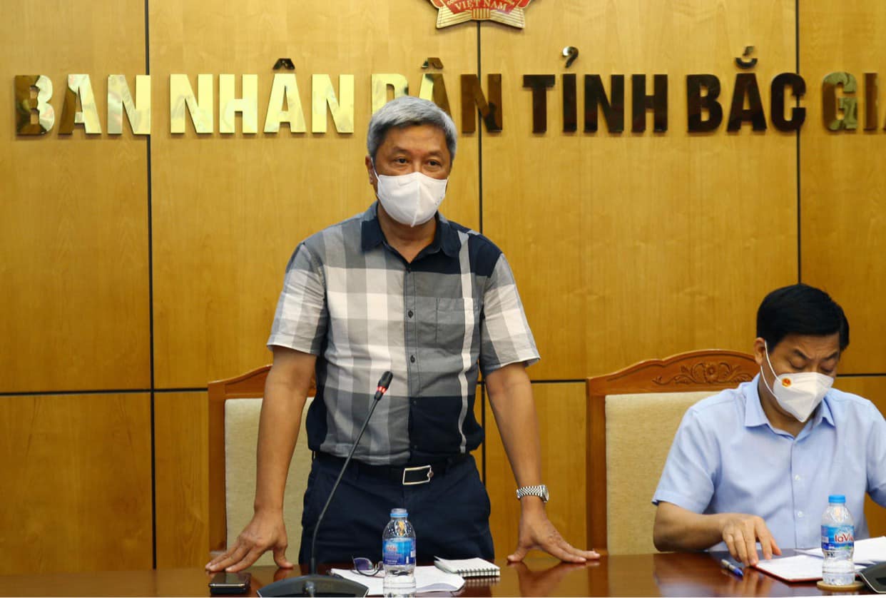 Thứ trưởng Bộ Y tế Nguyễn Trường Sơn làm việc với Ban Chỉ đạo phòng, chống dịch Covid-19 tỉnh Bắc Giang.