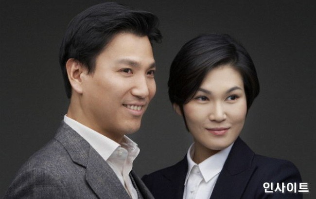 Vợ chồng bà Lee Seo-hyun và Kim Jae-yeol - Ảnh: Samsung