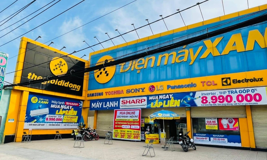 Một cửa hàng Thế Giới Di Động/Điện Máy Xanh đã tạm đóng cửa để phòng chống dịch Covid-19.