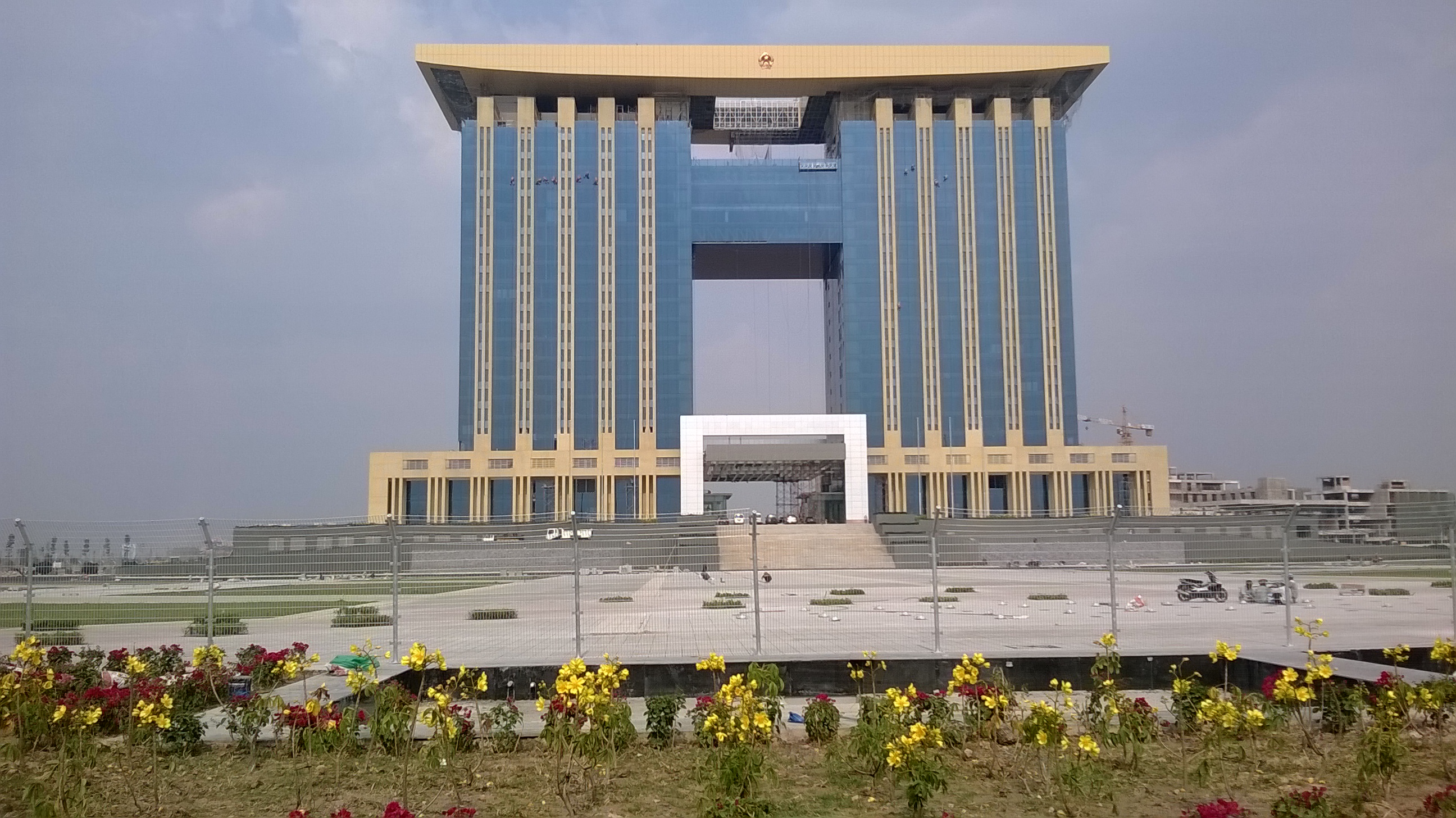 TRung tâm hành chính công tỉnh BÌnh Dương tạm ngừng giao dịch trực tiếp để phòng chống Covid-19.