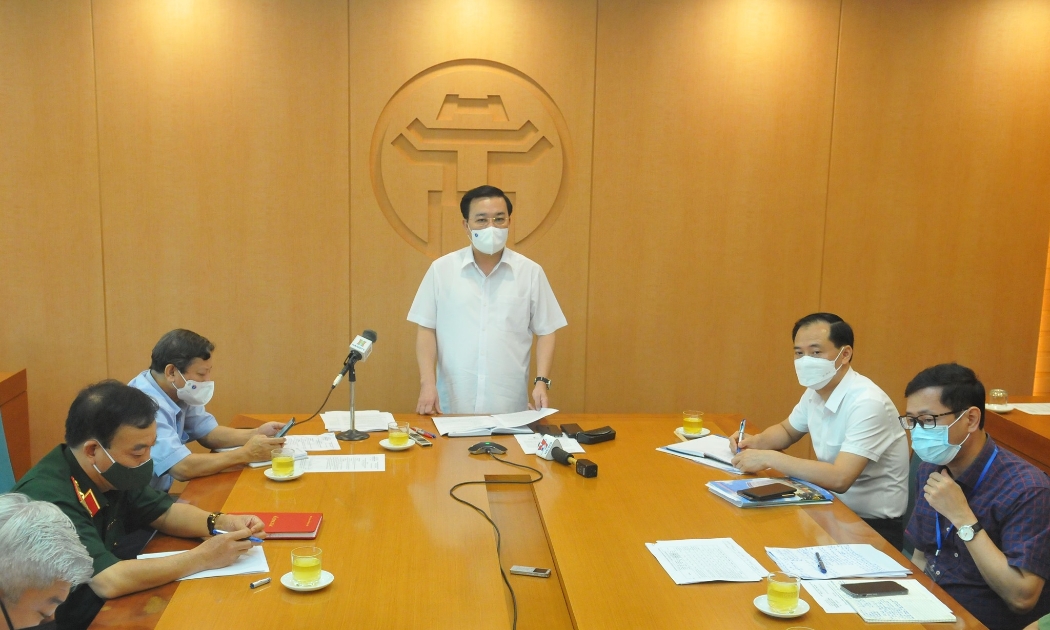 Phó Chủ tịch Ủy ban nhân dân thành phố Hà Nội Chử Xuân Dũng chủ trì phiên họp trực tuyến.