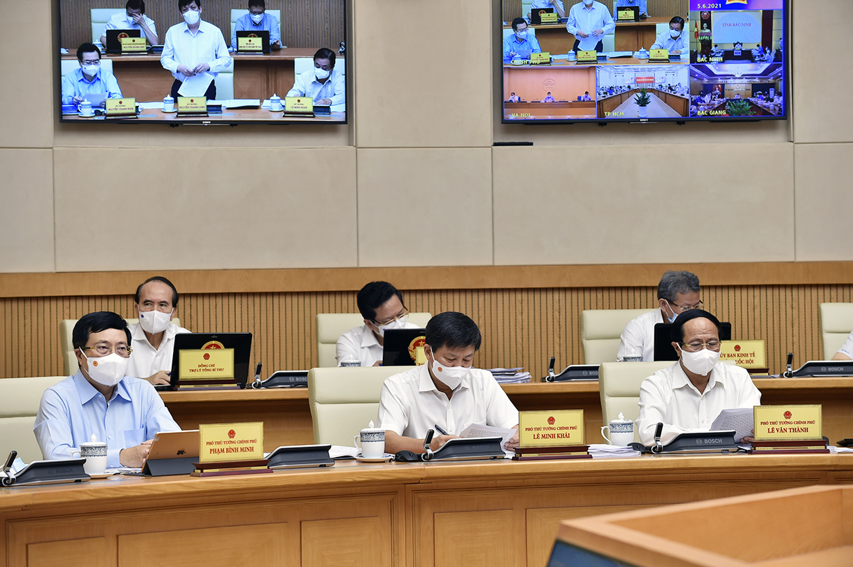 C&aacute;c th&agrave;nh vi&ecirc;n Ch&iacute;nh phủ tại phi&ecirc;n họp - Ảnh: VGP