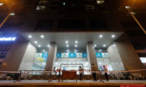 Hà Nội tạm phong tỏa, phun khử khuẩn tòa nhà Hemisco Xa La