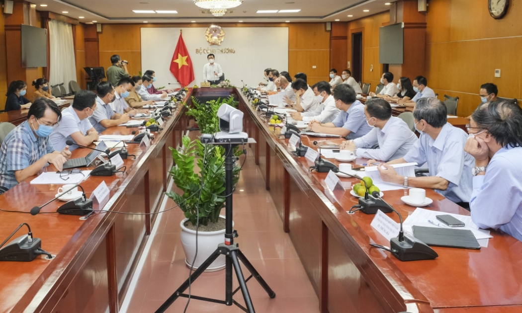 Bộ trưởng Nguyễn Hồng Diên làm việc với Cục Hóa chất.