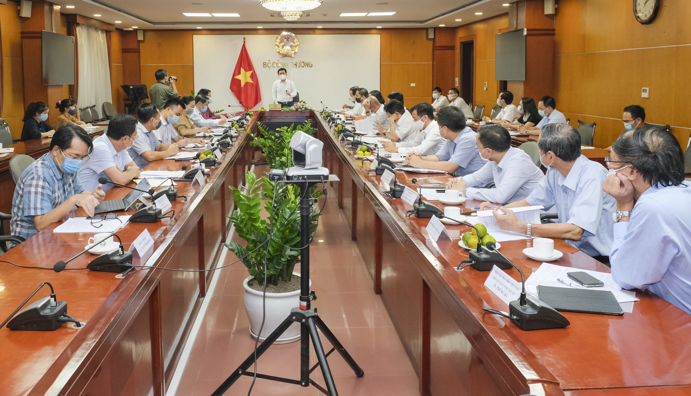 Bộ trưởng Nguyễn Hồng Diên làm việc với Cục Hóa chất.