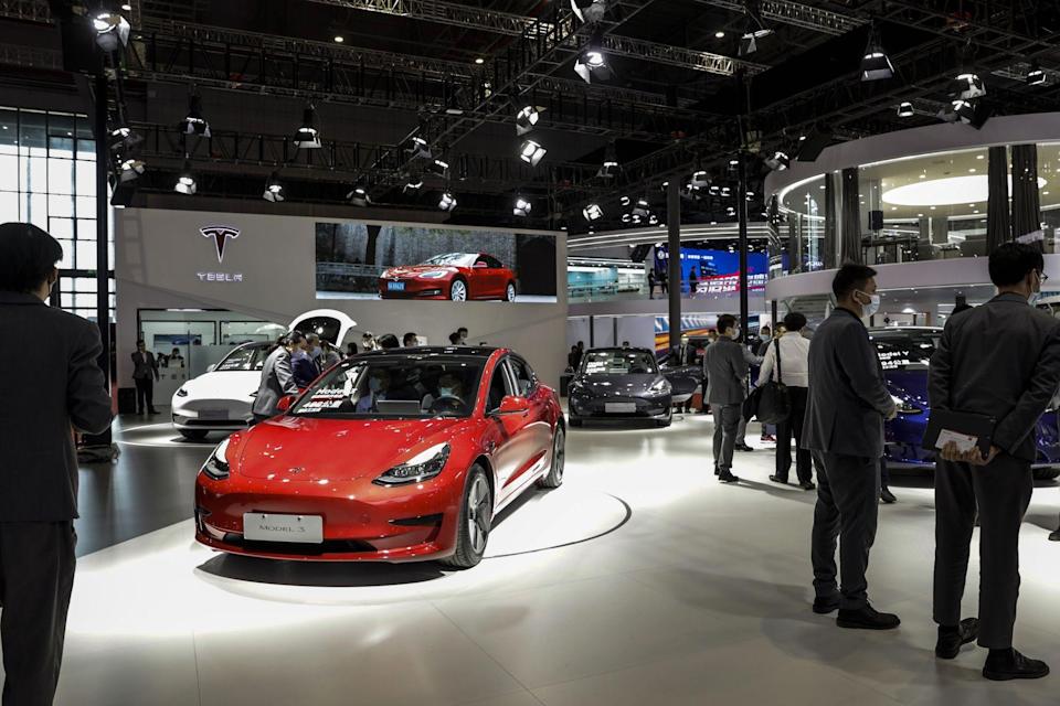 Một showroom của Tesla ở Trung Quốc - Ảnh: Bloomberg.