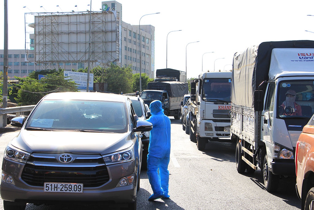 Nhiều tỉnh thành ra thông báo kiểm soát chặt đối với người về/đến từ TP.HCM.