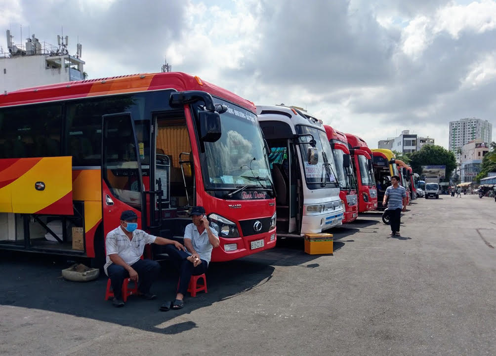 Hoạt động vận chuyển hành khách hiện đang rất vắng khách và gặp nhiều khó khăn do ảnh hưởng của dịch Covid-19
