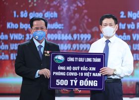 AHLĐ Lê Văn Kiểm - Chủ tịch Công ty Golf Long Thành ủng hộ Quỹ vaccine 500 tỷ đồng.