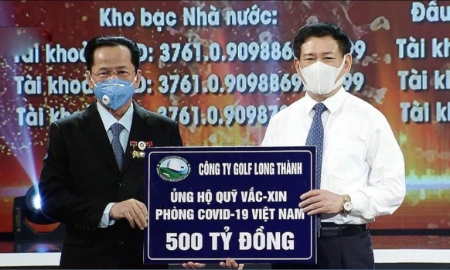 AHLĐ Lê Văn Kiểm - Chủ tịch Công ty Golf Long Thành ủng hộ Quỹ vaccine 500 tỷ đồng.