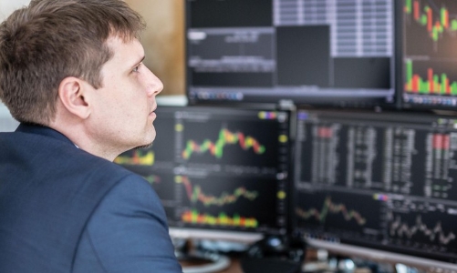 Tiền dồn dập vào các quỹ đầu tư chủ  động tại Việt Nam sau 8 tháng rút ròng