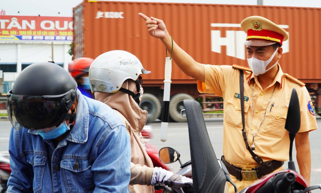 Người dân khó khăn trong đi lại khi Đồng Nai thực hiện quy định cách ly 21 ngày đối với người về/đến từ TP.HCM.