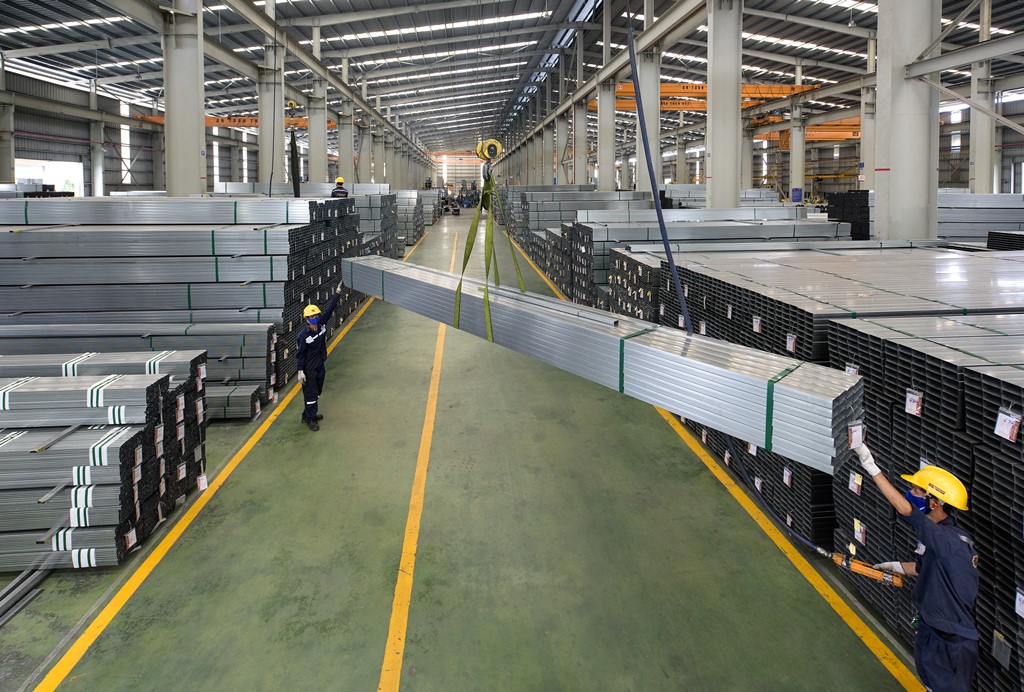 Tháng 4/2021, Tập đoàn Hoa Sen ghi nhận sản lượng tiêu thụ ước đạt 216.390 tấn; doanh thu ước đạt 4.550 tỷ đồng, tăng trưởng 104% so với cùng kỳ.