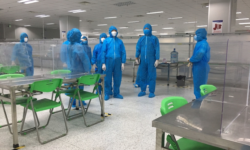 Kiểm tra nhà ăn cho công nhân tại Công ty AAC Technologies Việt Nam.