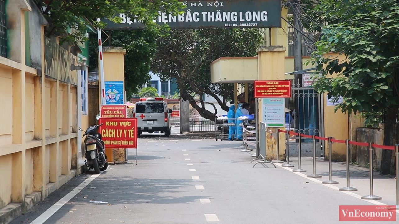 Xe cấp cứu ra v&agrave;o bệnh viện phải chuyển sang đi qua cổng số 2.