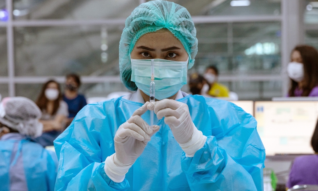 Thông tin từ giới chức Thái Lan cho biết kế hoạch của nước này là từ ngày 7/6 sẽ tiêm vaccine Covid với tốc độ khoảng 500.000 mũi mỗi ngày - Ảnh: Bloomberg.