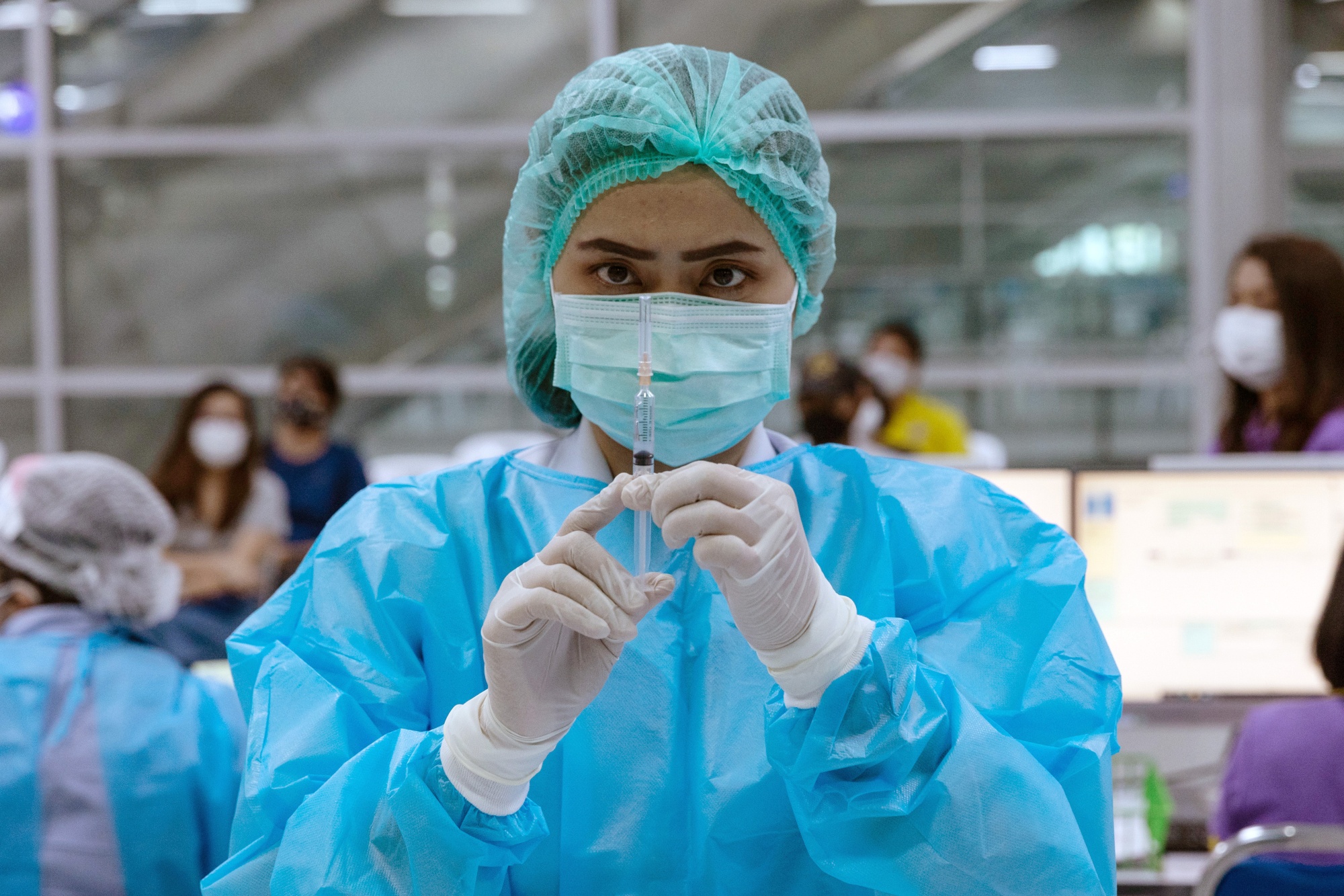 Thông tin từ giới chức Thái Lan cho biết kế hoạch của nước này là từ ngày 7/6 sẽ tiêm vaccine Covid với tốc độ khoảng 500.000 mũi mỗi ngày - Ảnh: Bloomberg.