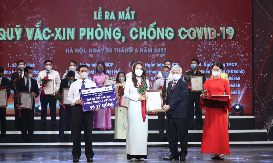 Hàng trăm doanh nghiệp đã thể hiện trách nhiệm xã hội của mình bằng hành động thiết thực, trong đó có Tập đoàn TH, Ngân hàng Thương mại Cổ phần Bắc Á và Quỹ Vì tầm vóc Việt với số tiền ủng hộ là 46 tỷ đồng (2 triệu USD).