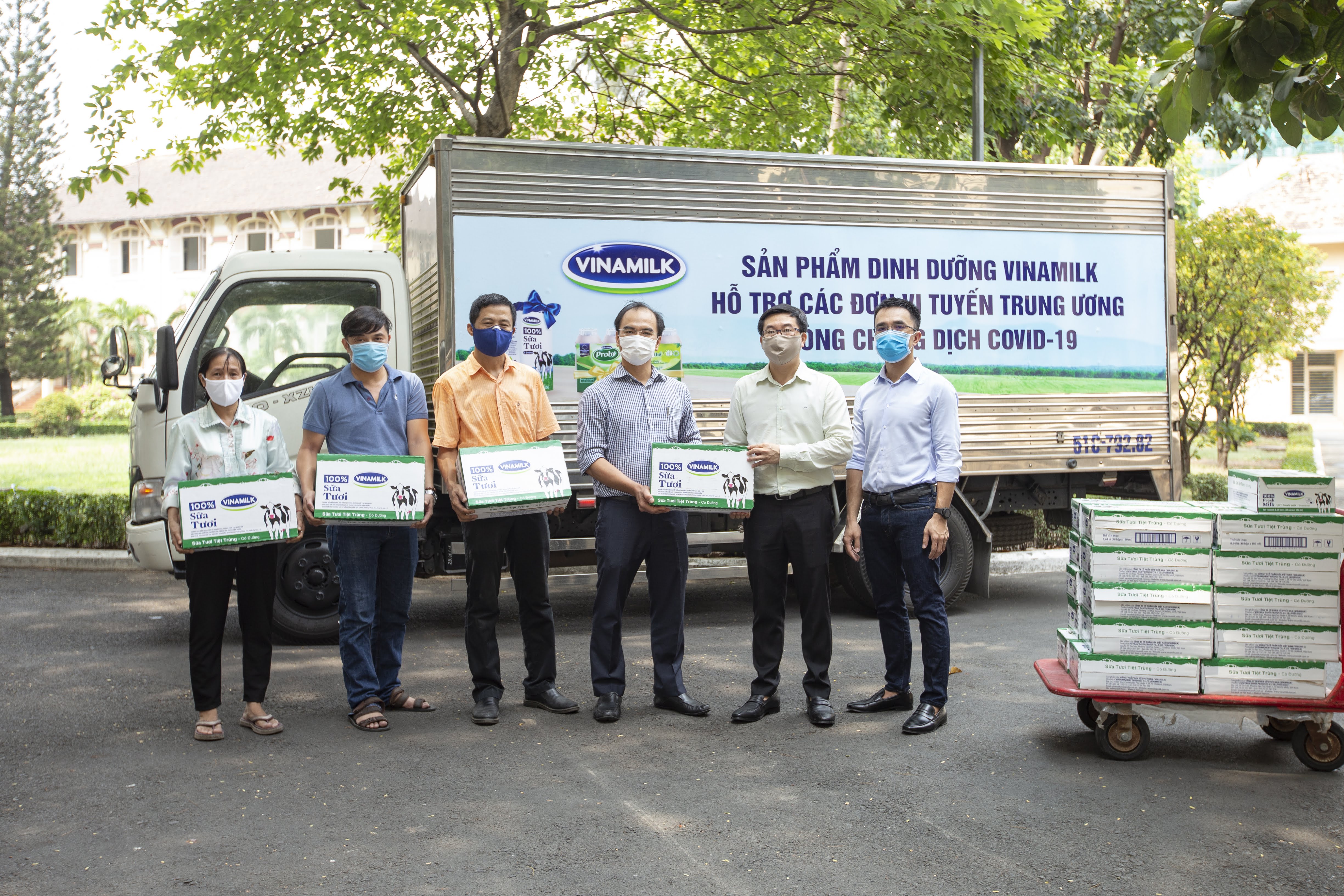 Vinamilk luôn tích cực trong các hoạt đông hỗ trợ Chính phủ, cán bộ y tế và cộng đồng cùng chống lại dịch bệnh.