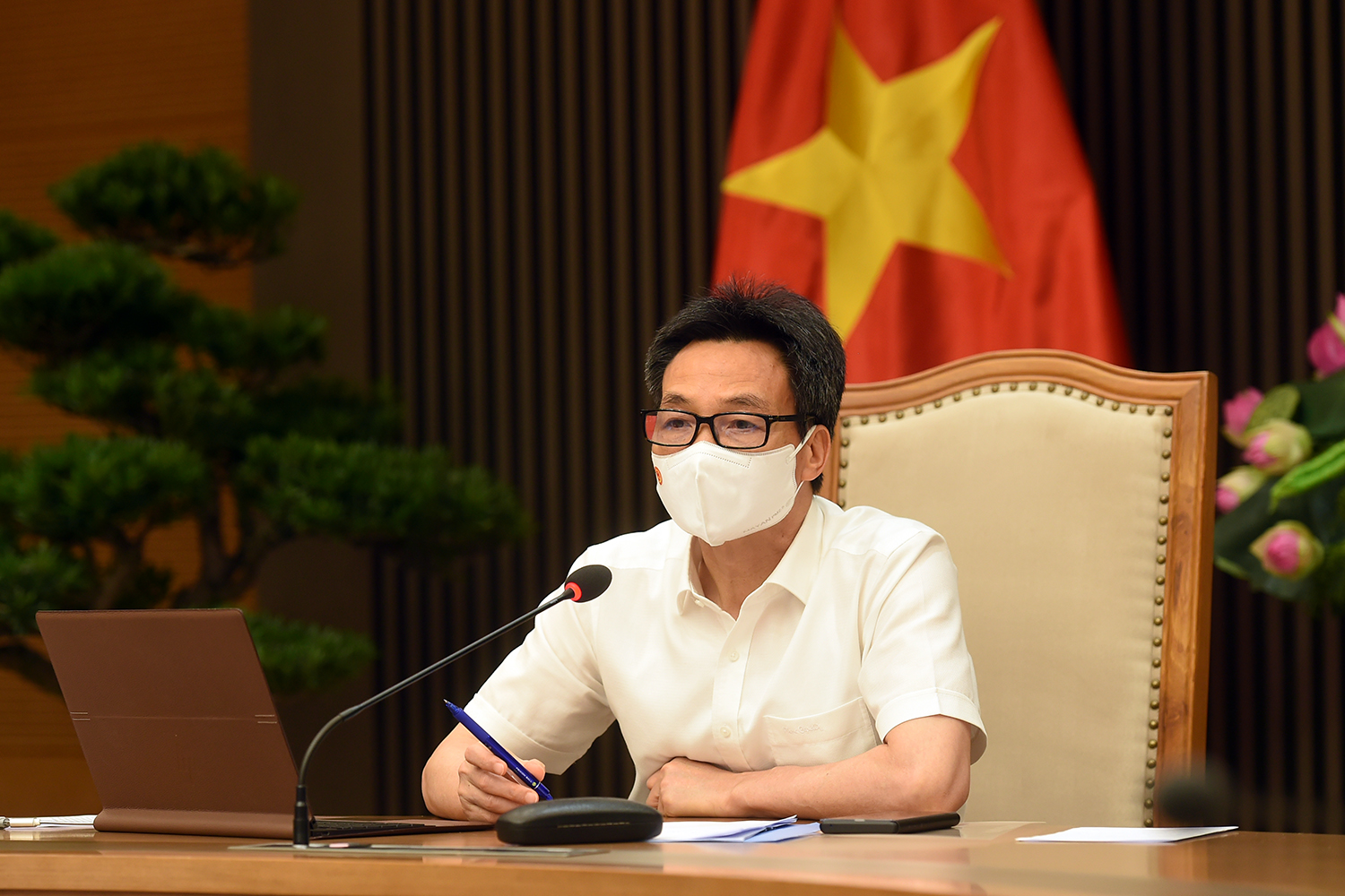 Phó Thủ tướng Vũ Đức Đam họp trực tuyến với tỉnh Bắc Giang và Bắc Ninh chiều 7/6. Ảnh - VGP/Đình Nam. 