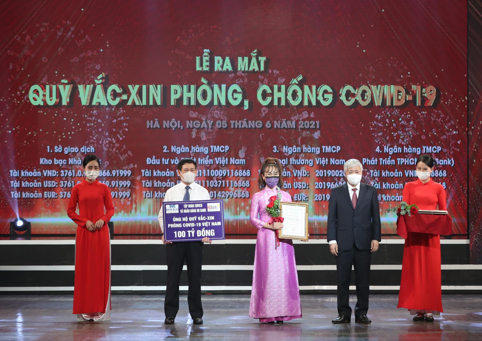 Nữ tỉ phủ Nguyễn Thị Phương Thảo ủng hộ 100 tỉ đồng cho Quỹ Vắc xin phòng chống Covid-19.