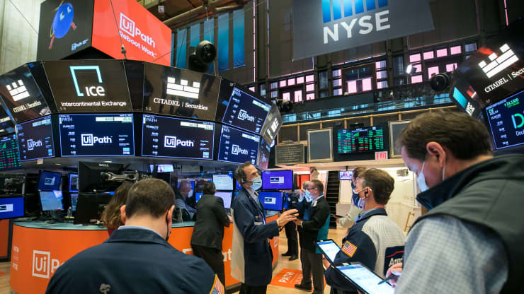 Các nhà giao dịch cổ phiếu trên sàn NYSE ở New York, Mỹ - Ảnh: NYSE/CNBC.