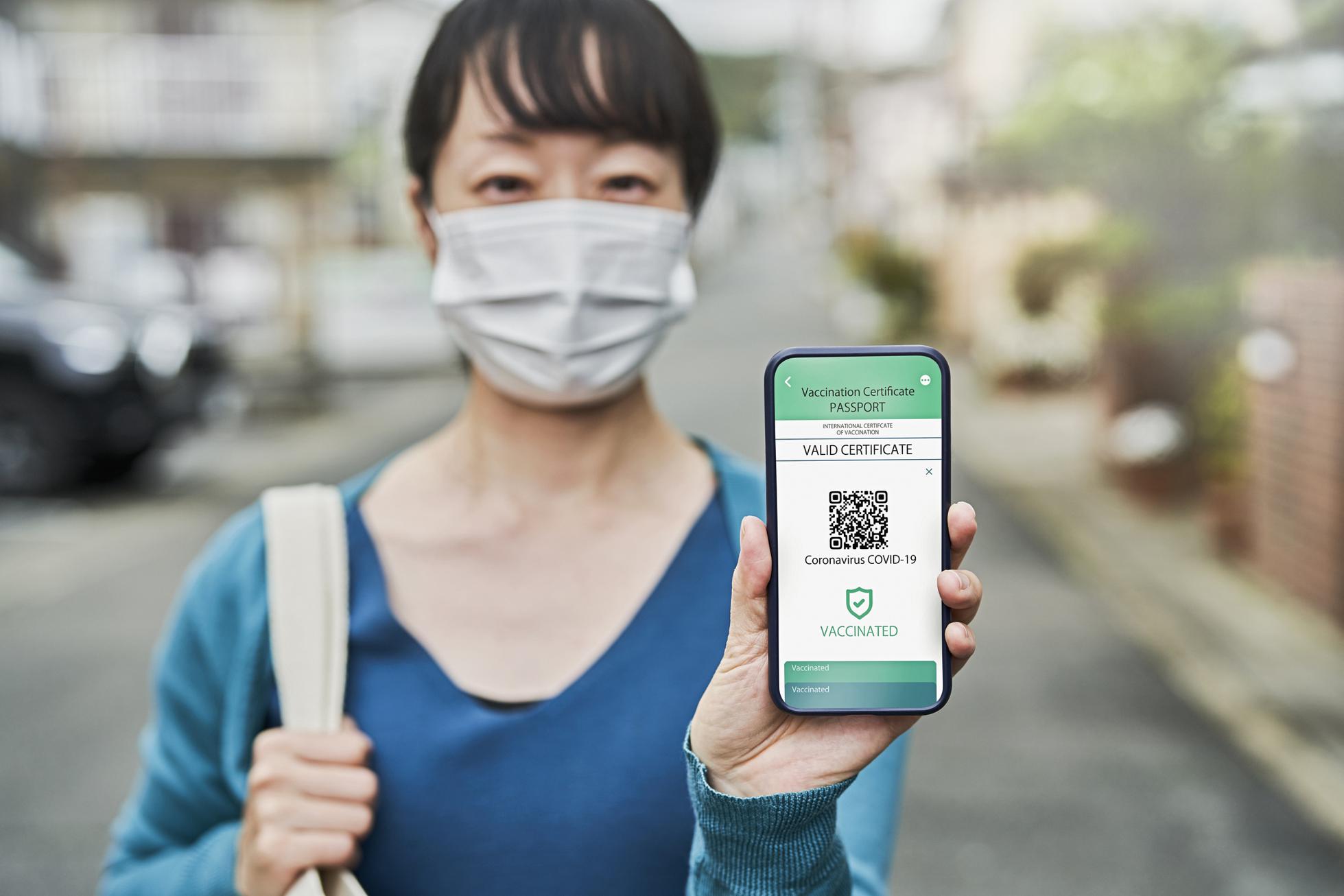 Sau EU, Nhật Bản dự định triển khai hộ chiếu vaccine vào mùa hè này và hộ chiếu vaccine điện tử vào cuối năm - Ảnh: Getty Images
