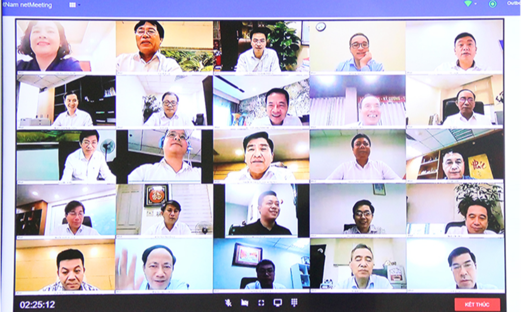 Bộ trưởng Nguyễn Mạnh Hùng chủ trì họp giao ban Lãnh đạo chủ chốt tuần 23/2021 trên nền tảng họp trực truyến.